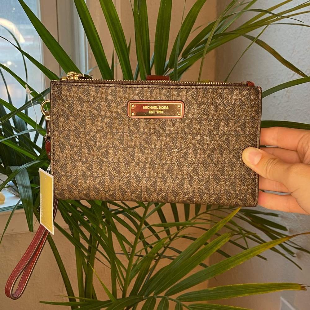 Brown Michael Kors Handheld wallet
